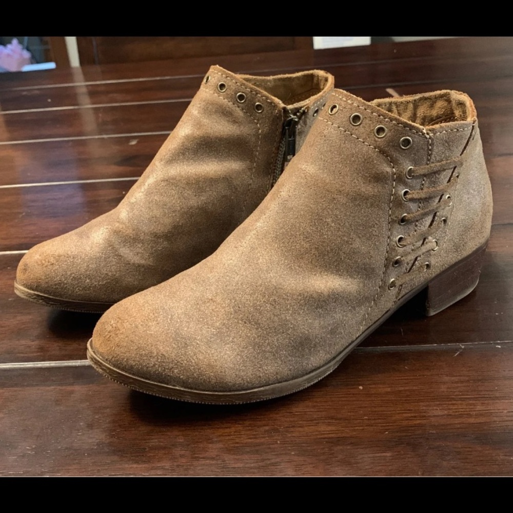 Minnetonka ankle booties - size 8.5